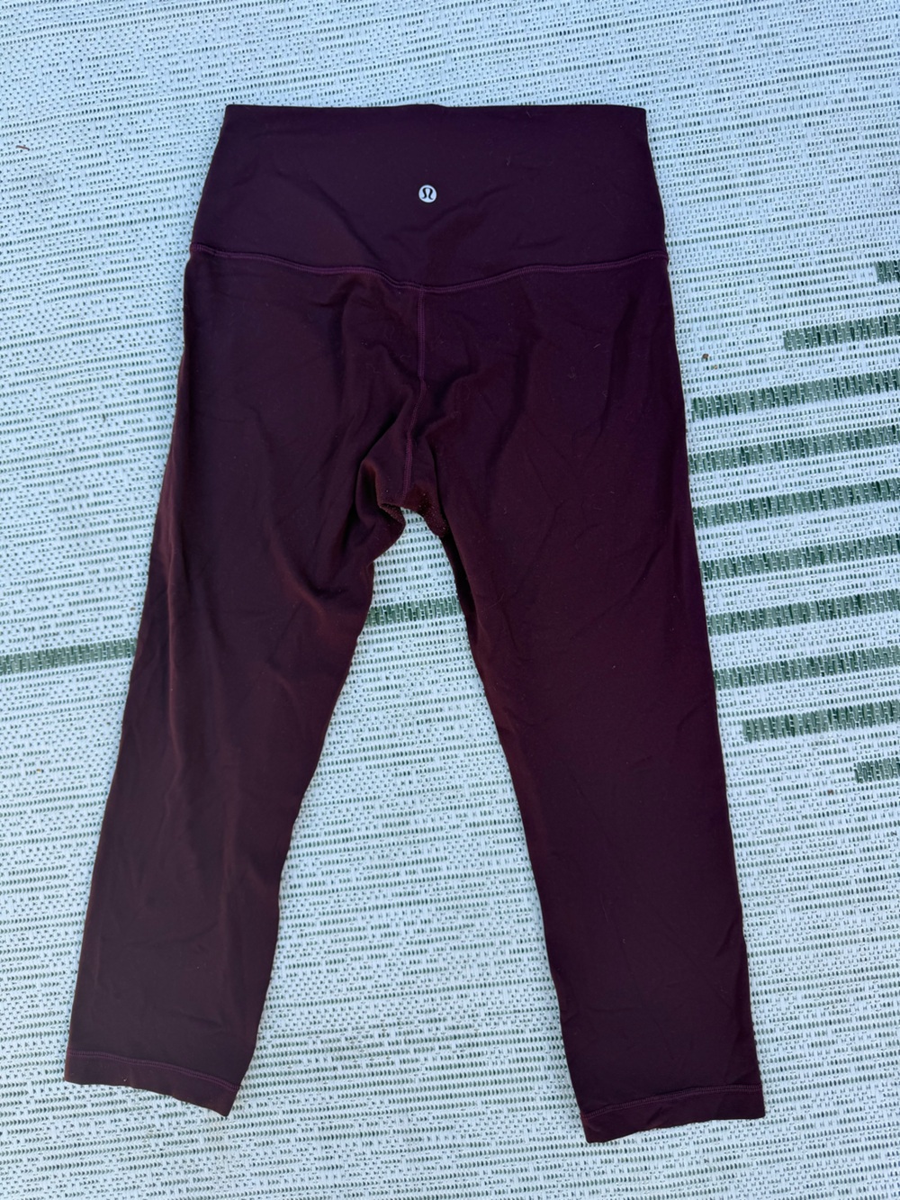 lululemon athletica women’s high -Rise cropped Burgundy Leggings